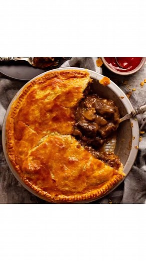 Nagi & Dozer - RecipeTin Eats on Instagram: "Ain’t nuthin’ like a homemade meat pie! There really isn’t, this is the sort of food you really can’t buy, not at gourmet delis, not at restaurants, and certainly not from the freezer!). YOU NEED THIS TONIGHT! - N x ❤️ Family Size Meat Pie BEEF: 800g/ 1.6lb chuck beef, 3.5cm/1.4″ cubes, 3/4 tsp salt, 1/2 tsp pepper, 2 tbsp olive oil FILLING: 30g/2tbsp unsalted butter, 200g/7 oz mushrooms (smallish, halved), 125g/4 oz streaky bacon (1 x 1.5cm/0.4/0.6” 