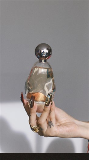 57K views · 78 reactions | Probemos juntos “Cosmic” el nuevo perfume de Kylie Jenner @kyliecosmetics @kyliejenner Let’s try Kylie Jenner’s new perfume together “Cosmic”  #perfume #perfumecollection #perfumelovers #perfumeaddict #perfumeshop #kylie #kyliejenner #kyliecosmetics #cosmic #jenner #krisjenner #kardashian #kardashians | Amara Que Linda | Facebook