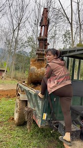 129K views · 694 reactions | Beautiful girl driving tractor | Jcb Vlogs | Facebook