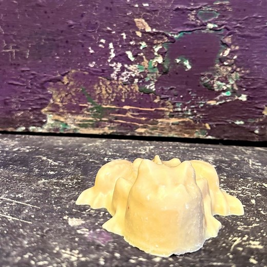 Ribbiting news! Chocolate Frogs have a new addition…🤍👀​ ​ Be sure to get your hands on a NEW White Chocolate Frog before they hop off the trolley! 🪄​ Available in-store at the Studio Tour and online at wbstl.co/white-chocolate-frog [Visual Description: A stop motion-style video showing a Chocolate Frog box propped against a purple door frame. The box then travels down to the floor, spins, and opens up to reveal a White Chocolate Frog. The White Chocolate Frog then leaves the screen and is rep