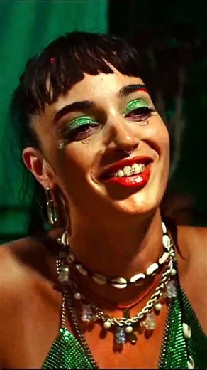 ‎ProMovie | پرومووی‎ on Instagram‎: "فیلمشو دیدین؟ ‌ 🎥 فیلم بالکنی ها (The Balconettes) 🎭 ژانر: کمدی تاریک، ترسناک، فانتزی 📅 محصول: 2024 فرانسه 🕔 مدت زمان: 1h 44m ✓ امتیاز فیلم 📊 کاربران (IMDb): 6.3/10 🍅 منتقدین (Rotten Tomatoes): – 📉 سایت Metacritic: 66/100 👔 کارگردان: Noémie Merlant 🌟 ستارگان: Souheila Yacoub, Sanda Codreanu, Noémie Merlant, Lucas Bravo, Nadège Beausson-Diagne 🎬 خلاصه داستان در جریان موج گرمای طاقت‌فرسا در مارسی، سه زن جوان در آپارتمان‌شان گیر افتاده‌اند. آن‌ها از با