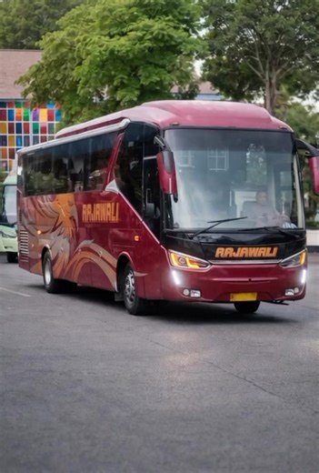 Bus Indonesia Berubah Menjadi Robot Transformers Part 14 Bus Indonesia bukan sembarang bus! 😎 Kalau udah berubah begini, Autobots juga lewat. Mana nih bus favorit kalian? 🔥🤖 #busindonesia #busmania #bustelolet #robot #transformers