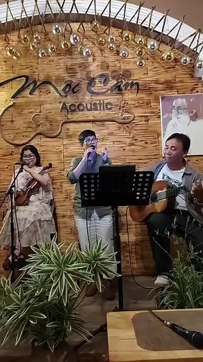 4K views · 201 reactions | ..có con đường ít khi đi rồi một ngày trở nên quen thuộc. ..có một người thật xa ở khoảng cách nhưng ta thấy thật gần. VÌ ĐÓ LÀ EM ✍️ Diệu Hương.  Paul Nguyễn  MỘC CẦM Acoustis. | Paul Nguyễn | Facebook