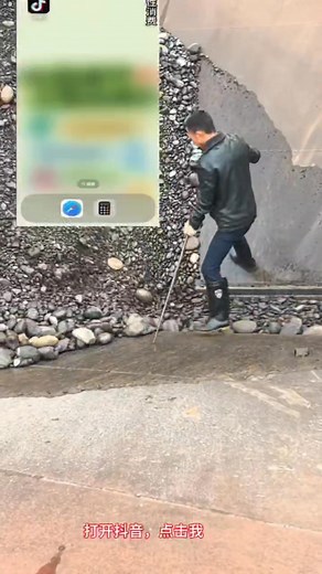 937K views · 5.1K reactions | The process of workers unloading pebbles from ships at the canal dock #cargoship #gravelship #sand #unloading #shiploading #crew #phosphatemine #ore #pebbles | 丁掌柜 | Facebook