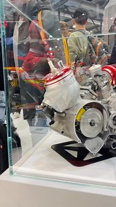 45K views · 1.3K reactions | El material de @malossi_official en EICMA 2024! Aqui podemos ver sus cilindros 100cc para motores AM6 y DERBI con sujeción estándares de espárragos largos y su cilindro 100cc FL para su cárter de scooter MALOSSI RC ONE. #malossi #malossimhr #eicma #eicma24 #eicma2024 #2fast #polini #100cc #derbi #minarelliam6 #2stroke #2tiempos #2tempi #2tracing | 2T Racing | Facebook
