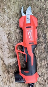 New tool! The Milwaukee M12 Power Shears. For pruning up to 1¼" limbs, this this gets it done fast. It has two blade settings, half open for small faster cuts, and fully open for larger branches. I did a half hour of pruning limbs, and the battery didn't even drop a bar. This is a handy little snipper! @milwaukeetool #mitchzenobitrees #milwuakeetools #treework #treeservice #treebiz #treelife #trees #treecutting #treeclimber #treepruning #lumberjack #arborist #arboristsofinstagram #shears #prunin