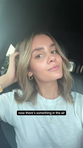 I fear i'm late to this trend but had to expose my blonde blindness HAHAH. So happy I went light brown and am back to my natural roots, I even went as far as getting the Scandinavian hairline like who did I actually think I was? Plus the eyelash extensions were a paid actor too