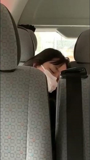 寝ている堀くるみ
