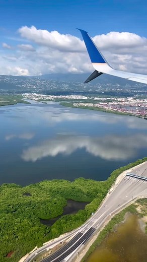 : Landing in Kingston Jamaica 🛬 • • • #thejamaicantraveller #travelblogger #normanmanleyairport #airplane #flight #explorepage #jamaica #flightinstruction #explore#travelvideos#kingstonjamaica