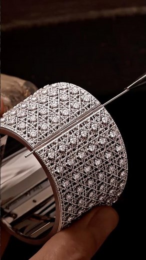 My Dior’s White Gold Cuff Savoir-Faire #DiorJoaillerie