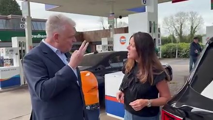 Reform's Lee Anderson SAVAGED by passer-by while campaigning in Nottinghamshire petrol station 720P