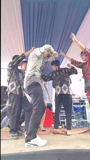 232K views · 2K reactions | Perahu layar miss ima amora biduan mirip orang pakistan.Hiburan acara pernikahan di perkampungan kerman #artishits #dangduthits #dangdut #biduandangdut #hiburan #musikdangdutterbaru #pongdut​#videodangdut #biduanviral | Agus Baraya Chaneel | Facebook