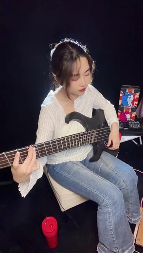 【04-16 23点】PinkBass直播录播切片《这个吉他怎么没有声音？！》