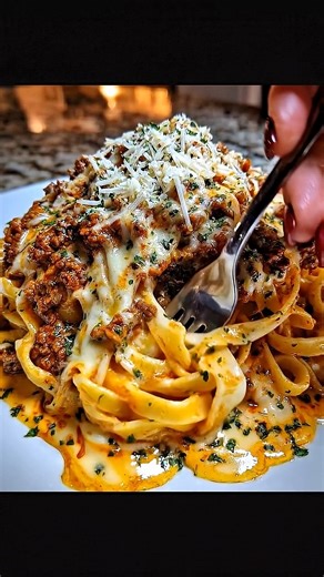 Spicy Garlic Beef Fettuccine in Provolone Sauce Ingredients 12 oz fettuccine pasta 1 lb beef sirloin or flank steak, thinly sliced 2 tbsp olive oil 4 cloves garlic, minced 1 small onion, diced 1 cup heavy cream 1 cup shredded provolone cheese ½ tsp red pepper flakes (adjust to taste) Salt and black pepper, to taste 2 tbsp chopped fresh parsley (for garnish) | RecipesCulture