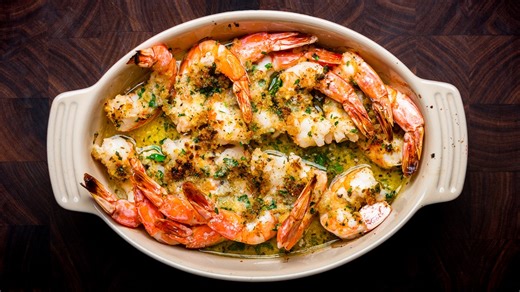 Today we're making a great one for the 7 Fishes, Shrimp Oreganata. It's made with white wine, lemon, garlic, breadcrumbs and butter. Everyone loves this one! Recipe in comments⬇ | Sip and Feast