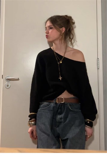 Stylish Streetwear OOTD: Messy Bun & Jewelry Vibes