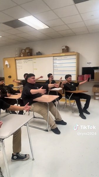 88 days left until graduation!! 🎓#classof2024 #seniors #studying #wheremyhugat