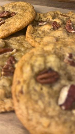 ✨ Craving a cozy, nutty treat? These Butter Pecan Cookies from the “Cookie Crazy” edition of my digital baking magazine are melt-in-your-mouth perfection! Golden edges, buttery centers, and toasted pecans in every bite… basically cookie heaven 😍🔥 Download the "Cookie Crazy" edition of our digital magazine for the full recipe here: https://bit.ly/bakingmagazines | Baked With Kimmy