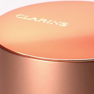 Watch skin bounce back with our NEW Extra-Firming Energy Cream 🧡 Get ready for a super-rich formula that’s bursting with plant and fruit extracts to restore skin’s firmness. Paprika extract delivers a naturally radiant glow, with skin looking more luminous after 7 days.* ⠀ *Consumer tests – 105 women – aged 35-50 – 28 days ⠀ Discover more: http://ow.ly/sL8h50EsX4V | Clarins