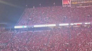 322K views · 10K reactions | Courtesy Of The Red, White And Blue OU fans paid tribute to country music legend and Sooner superfan Toby Keith by singing along to one of his most beloved songs during OU's opening game. | KOCO 5 News | Facebook