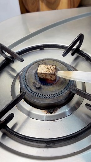 38K views · 16K reactions | Roasted Ginger Magical Benefits for Cough & Sore Throat Quickly! #coughrelief #ayurvedic #useful #facts #ayurveda #remedy #instaviral #cough #sorethroat #naturaltips #desinuskhe #share #healthyliving #trendingshorts #reels #viralpost #trendingnow #recipesharing #fbreels #fblifestyle #explore | Jablay Noor | Facebook