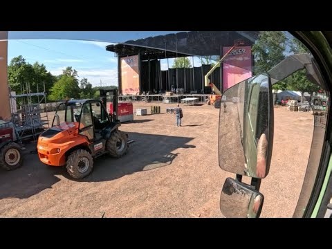 Unloading Festival Pallets – New Places After 10 Years on the Road