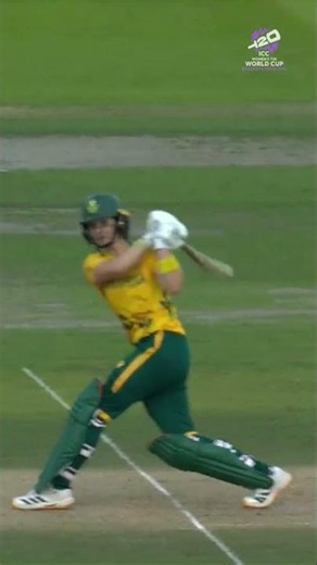 Laura Wolvaardt leading from the front with a huge maximum 🤩 #T20WorldCup