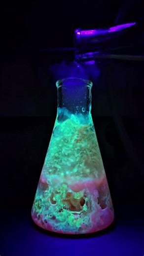 The fizzy world of organic chemistry 🫧💕🫧💕🫧 #ochem #science #laboratory