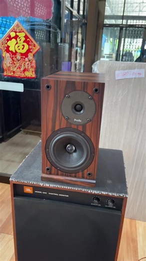 ProAc Response D1 ลำโพงวางหิ้งที่เป็นรุ่นที่ออกมาทดแทนรุ่น 1 SC ที่สร้างชื่อให้แบรนด์ ProAc โดยคู่นี้ทางเจ้าของส่งมาฝากขาย สภาพสวย อุปกรณ์ครบยกกล่อง โดยเป็นสี Ebony ซึ่งเป็นสีที่หายากอันดับต้นๆของรุ่นนี้ กำลังทดสอบเสียงเต็มระบบครับ #proac #response #d1 #sinewavemusicshop