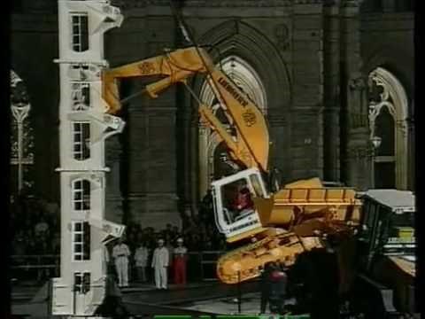 AMAZING Liebherr Excavator Climbs To The Top