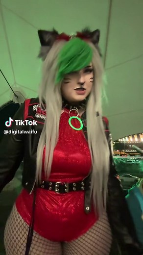 Roxanne Wolf FNAF Cosplay at Nekocon