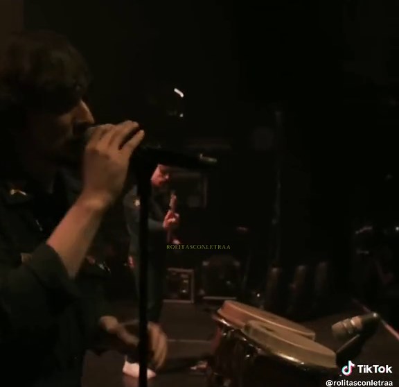 Carmín: La Melodía de León Larregui