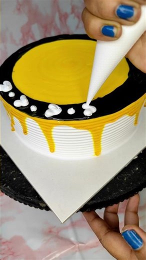 Simple and Easy Cake Design 🤩 #cake #cakeseries #cakedecoration #cakedesign #designcake #model #easy