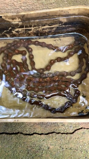 51K views · 464 reactions | How to restore a rusty chain! ✨ #gwcbicycleworks #everyoneactivefollowersシfypシ゚viral #reelsviralシfb #glennmenardo #fypreels #fyp | Glenn Menardo | Facebook