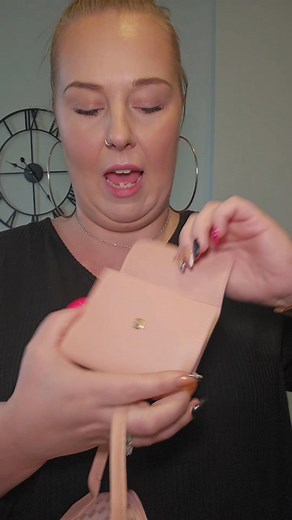 AS IF I CRIED OVER A MINI HANDBAG 🤣🤣🤭🤭😭😭 Genuinely i was not expecting tears with a little girls toy but I just think my inner child was feeling excited and overwhelmed. As adults we forget our inner child somtimes. Not my usual thing I would share on here but I have a plylist full if gift ideas for kids and adults over on tik tok if anyone's interested the link yo my video and page will be in the comments 😊 | Roxanne Freeman A lil bit of Everything