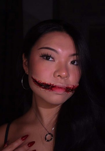 Creative Chelsea Smile Halloween Makeup Tutorial
