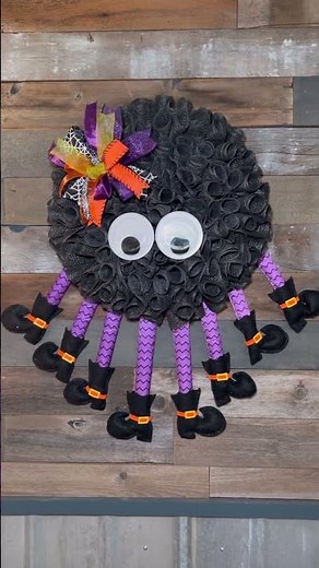 Halloween Wreath/ DIY Halloween/ Wreath Making Ideas/ Deco Mesh Wreath/ Halloween DIY/ Halloween
