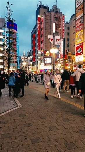 Kabukichoat Blue Hour - When Tokyo Looks Like a Movie🌆