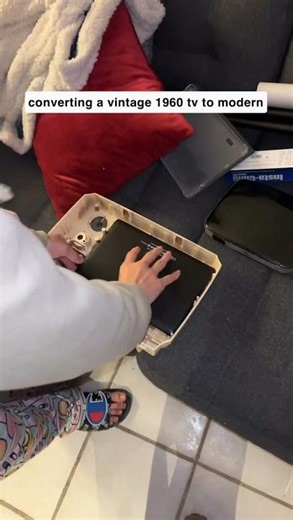 Putting a tablet into a 1960 vintage tv