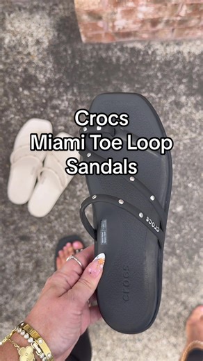 The new crocs Miami studded toe loop sandals are stunning! @Crocs #crocssandals #crocsmiamitoeloop #crocsstuddedsandals #womenssandals #tiktokshopcreatorpicks