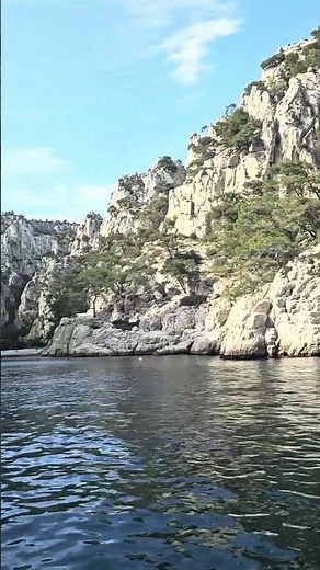 CASSIS 🇫🇷 Croisière 8 calanques La plage paradisiaque de la calanque d'En Vau depuis la mer