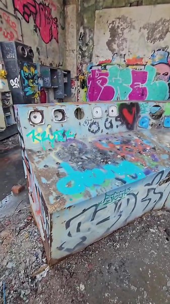 graffiti place #fyp #foryou #desolate #abandoned #abandonedplaces #exploringlife❤ #exploringlife😍 #decay