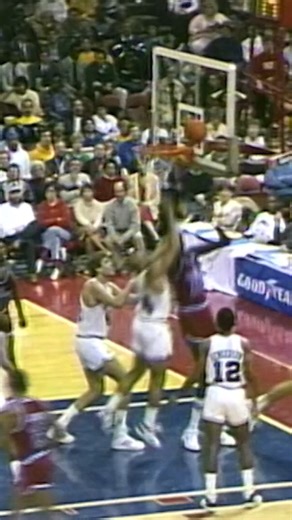 📆 On this day in 1988... Charles Barkley went coast-to-coast and threw down a HUGE two-handed slam! 🔥 #NBA #CharlesBarkley #Philadelphia76ers | NBA Europe