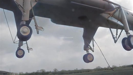 La grúa voladora soviética Mil Mi-10 "Harke" voló por primera vez en 1960 y entró en servicio en 1963. Producida entre 1964 y 1969, con unas 40 unidades construidas, elevaba 15 toneladas hasta alcanzar los 2.840 m, récord de 1965. Transportaba tanques, autobuses e incluso casas. Posteriormente, 17 fueron rediseñados con "patas cortas" y se denominaron Mk-10k. #milmi10 | Blog de las Fuerzas de Defensa de la República Argentina