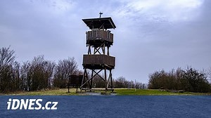 Dřevěné rozhledny z dotací se rozpadají, zavřela už i ta na „moravském Řípu“ - iDNES.cz