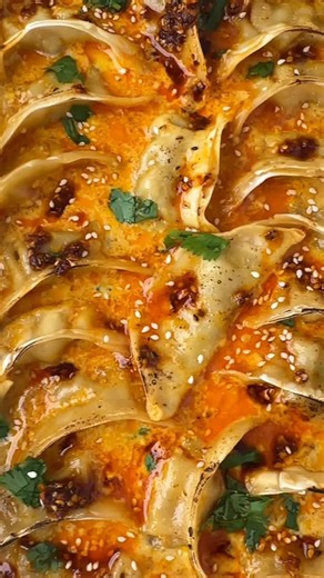 Bobbie Blue / Content Creator + Food Photographer on Instagram: "This Viral Trader Joe’s Dumpling Bake is the perfect cozy weeknight dinner- if you haven’t tried this incredibly popular potsticker bake you need to save this recipe! #traderjoes #viralrecipes #weeknightdinner DM for the full recipe or Google “Blue’s Best Life Dumpling Bake”"
