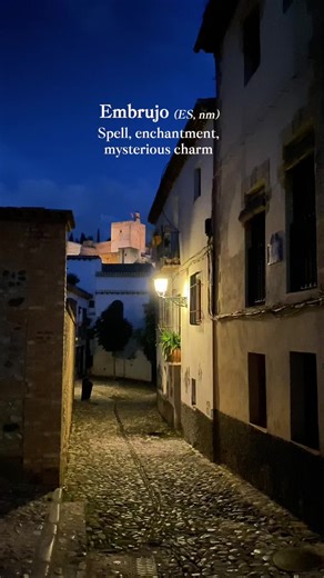 The famous embrujo of Granada. Walking through this city, especially by night, it’s impossible not to find yourself bewitched by its charm. ✨