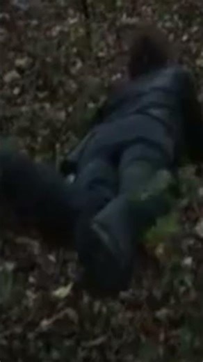 WEREWOLF CHASES WOMAN! #werewolf #funny #film #helpmemakethismakesense #comedy