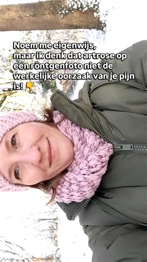 Toen ik nog als fysiotherapeut werkte, ging ik er ook altijd vanuit dat chronische pijn voortkomt uit fysieke afwijkingen in het lichaam. Dus: pijn afwijkingen op een scan = logisch dat ze aan elkaar gekoppeld werden. Maar recent onderzoek laat iets anders zien: bij een studie van meer dan 5000 mensen zonder(!) klachten had 43% van de 40-plussers afwijkingen aan het kraakbeen. Grote kans dus dat er afwijkingen gevonden worden als je pijn hebt. Conclusie: afwijkingen op foto’s betekenen niet auto