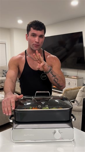 Cameron Dukes on Instagram: "440 calories 51g protein 18g fats 15g carbs makes 6 servings! Cheesy chicken, broccoli soup My new cookbook is being updated tomorrow at 7 AM this is for the Lifetime cookbook only Instructions take 32 ounces of protein, chicken broth into the crockpot and add the following 16 ounces broccoli 10 ounces shredded carrots Paprika 5g, garlic 6g, and onion powder 4g Taheen optionally sent with about 10 grams Tip I like mine more soupy so if you don’t, I would only go with